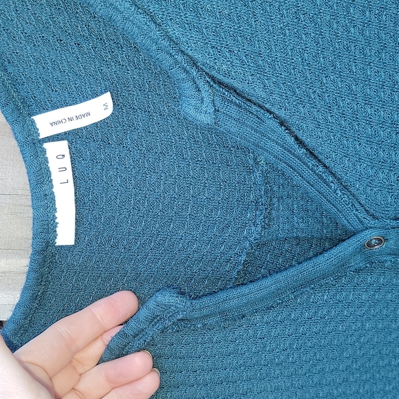 Long Sleeve Teal V-neck thermal waffle - Picture 8 of 8